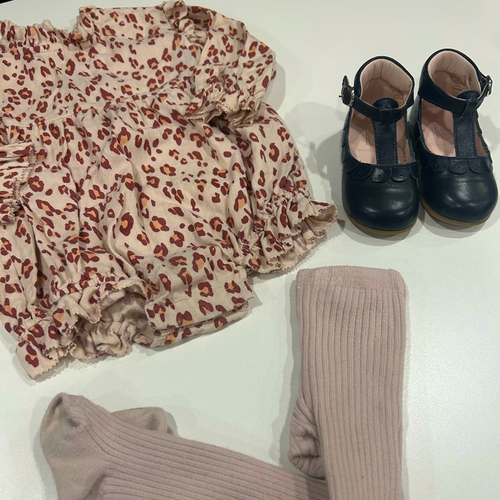 Louise Louise pink romper AND Bonpoint tights in dusty rose - Picture 3 of 4